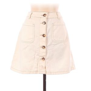 Cute jean skirt for the summer. Plain to spice up with a cute top. Small.